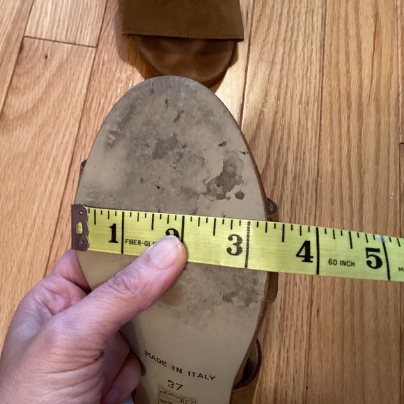 Browns Cuoio Cam Leather Heels with Gold Hardware - Picture 13 of 14